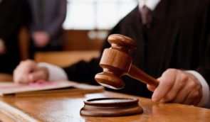 Громадянку Чехії, яка поширювала фейки про розстріл дітей військовими НАТО, засудили до двох років умовно