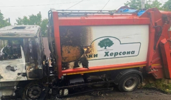 В Херсоні росіяни атакували дроном авто комунальників: є постраждалі